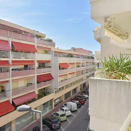 Апартаменты With Terrace Walk To Beaches & Shopping