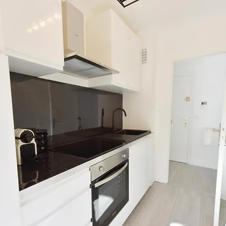 With Terrace Walk To Beaches & Shopping *