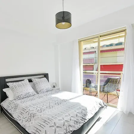 Apartamento With Terrace Walk To Beaches & Shopping Cannes