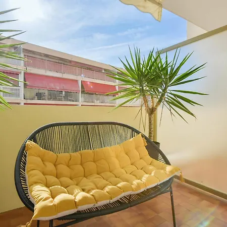 With Terrace Walk To Beaches & Shopping *