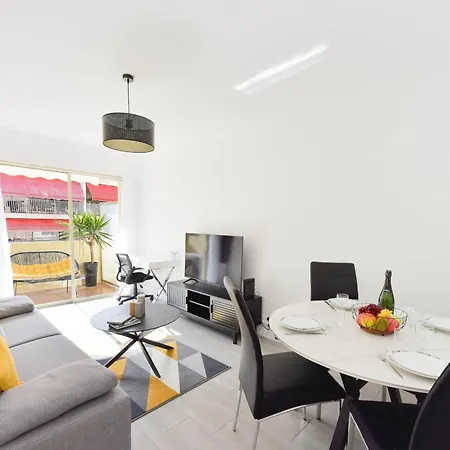 Apartment With Terrace Walk To Beaches & Shopping Cannes