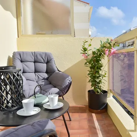 Apartment With Terrace Walk To Beaches & Shopping Cannes