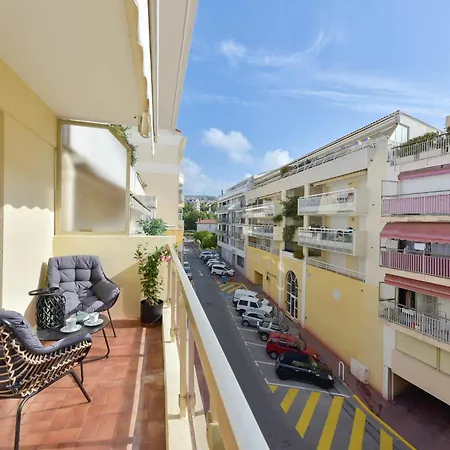 Apartment With Terrace Walk To Beaches & Shopping Cannes